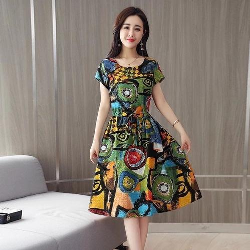 吃瓜小熊大码女装,吃瓜小熊引领潮流，诠释自信之美