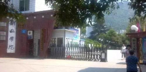 学校校门吃瓜事件