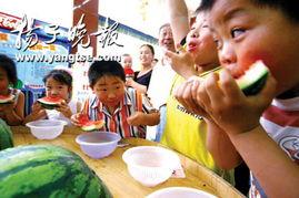 吃瓜商场裸奔,商场裸奔事件引发社会热议