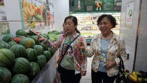 吃瓜商场裸奔,商场裸奔事件引发社会热议