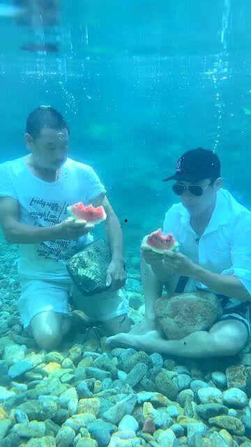 水底吃瓜