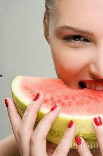 吃大瓜保护肾,揭秘夏日解暑美食的养生之道