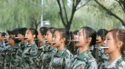 广西军训教官吃瓜,军训教官的“瓜田”奇遇记