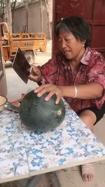 乡下吃瓜老奶奶