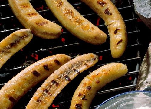 吃烧烤被打吃瓜,吃瓜群众被打，引发社会热议