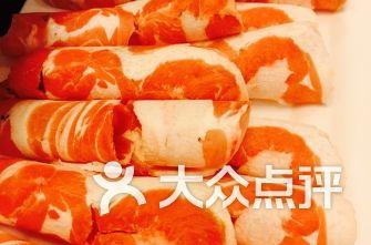 沈阳太原街吃瓜,繁华街头的热闹“吃瓜”现场