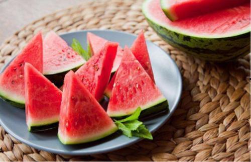 白漂亮在线吃瓜,揭秘娱乐圈幕后故事