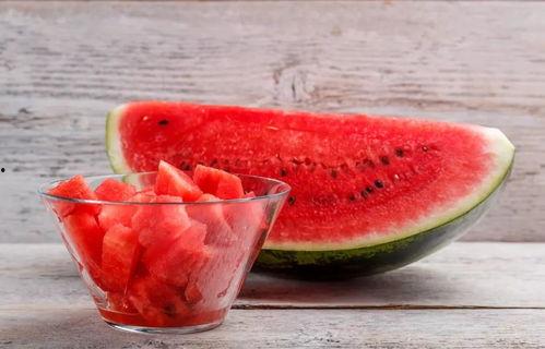 小弥勒吃瓜,一场甜蜜的消暑之旅