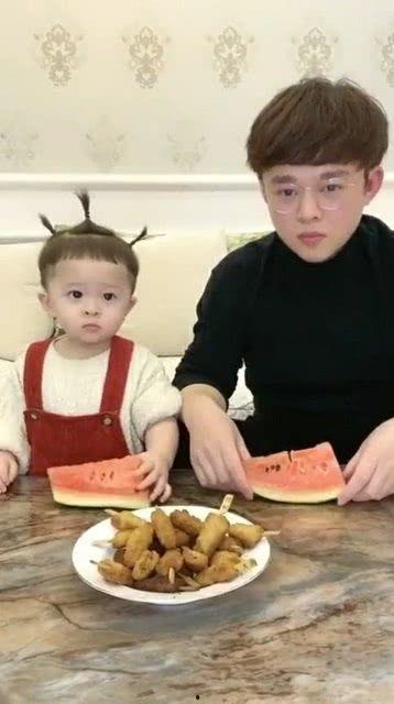 舅舅们吃瓜比赛,一场欢乐的竞技对决