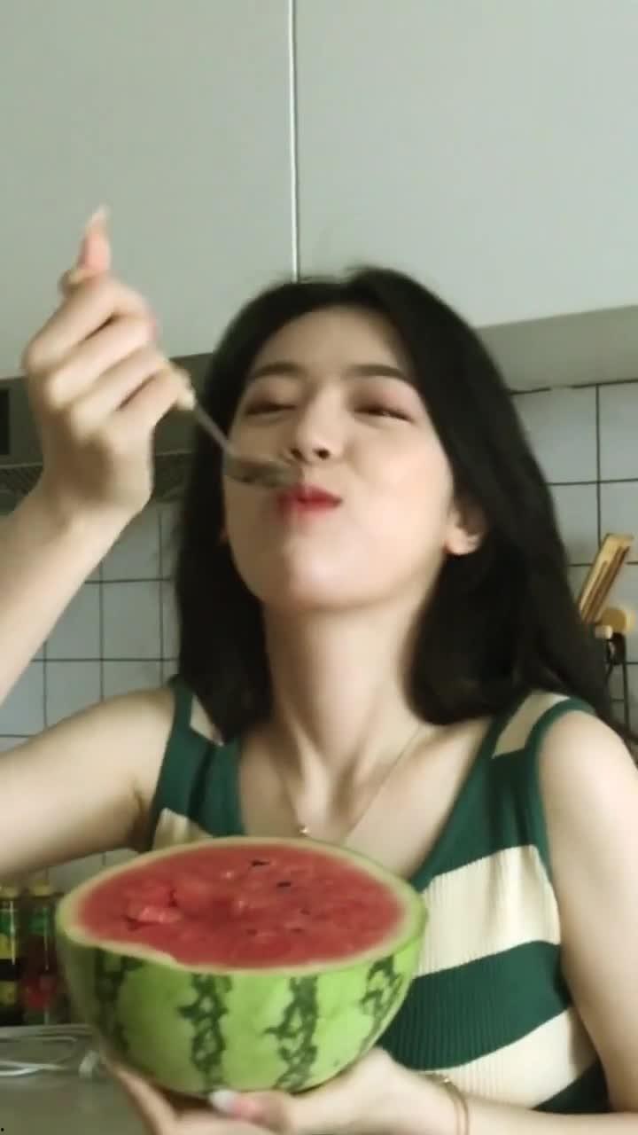 怎么和女友吃瓜