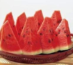 理发还得靠吃瓜,揭秘新型理发服务