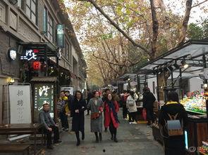 南京1912街区吃瓜,繁华中的吃瓜时光