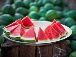 盲人掉水里吃瓜,意外吃瓜引发的救援传奇