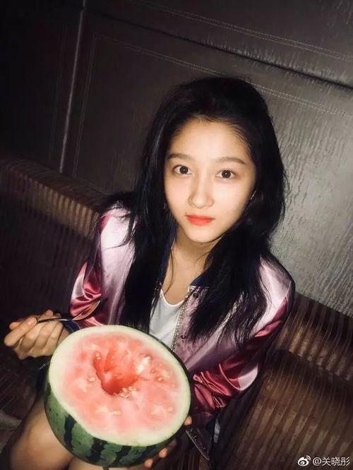 情人发图片吃瓜,情人甜蜜瞬间捕捉